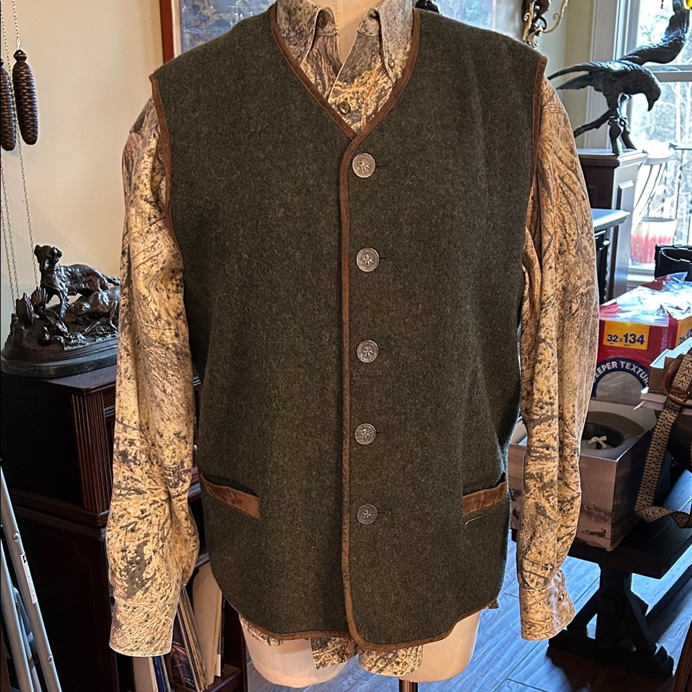 Vintage H Moser Made in Salzburg Sz 50 Men's Green Wool Vest with Brown Trim GVC